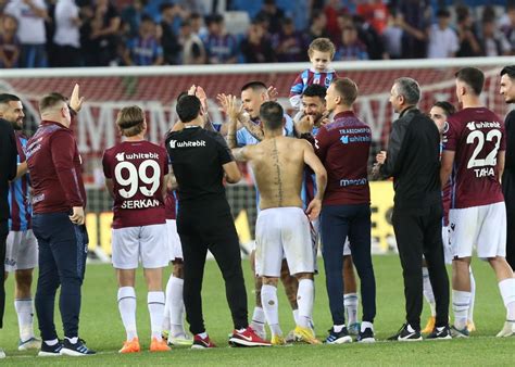 Trabzonspor Da Marek Hamsik G Z Ya Lar Yla Taraftarlara Veda Etti