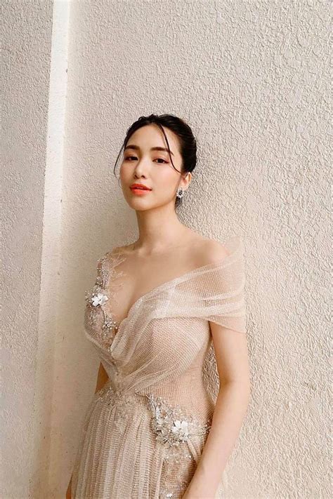 84 Ảnh Hòa Minzy sexy mặc bikini lộ vòng một căng đét GenZ Relax