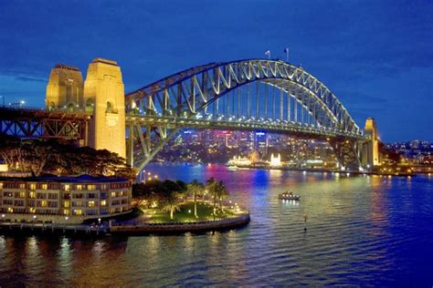 Sydney Harbour Bridge at sunrise — Stock Photo © jankratochvila #2332015