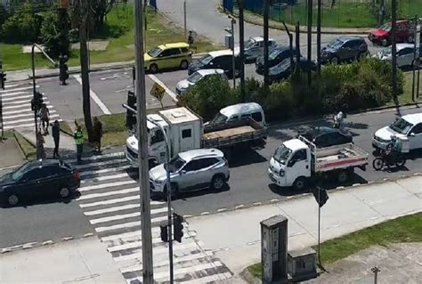 Acidente Seis Carros Na Avenida Das Am Ricas Mobilidade Rio