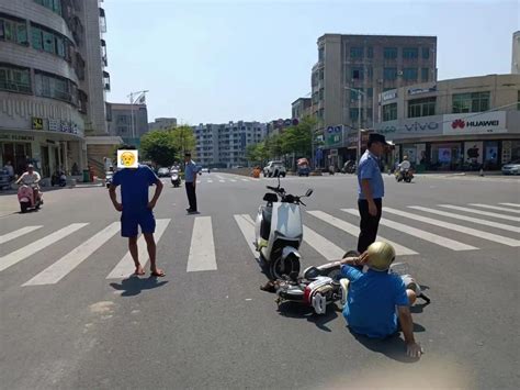 我为群众办实事巡逻途中遇事故民警暖心救助伤者 湛江云媒湛江新闻网