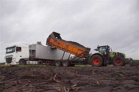 Claas Axion Met Dezeure Overlaadwagen Trekkerweb Nl