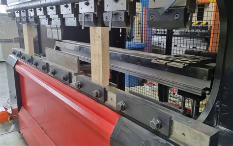 AMADA HFE M2 80 25 2500 X 80 To Mercator Maschinen GmbH