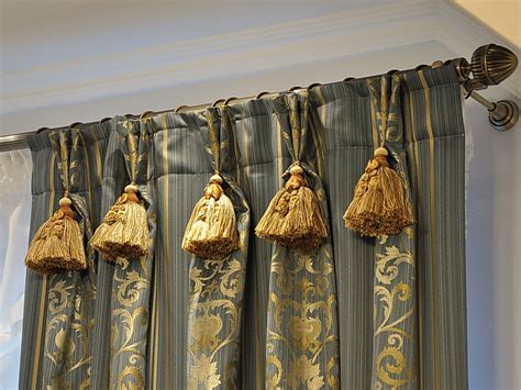 Кисти для штор: декоративные подхваты кисточки, описание, фото в интерьере