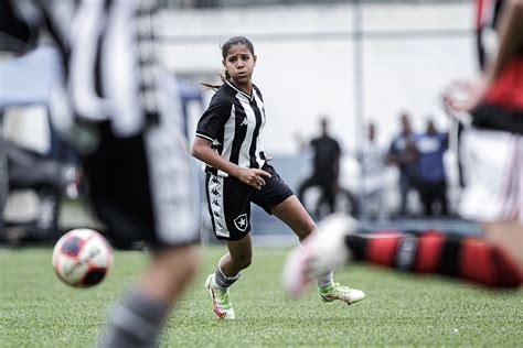 Giovanna Estrela Das Categorias De Base Do Botafogo D Nome A Projeto