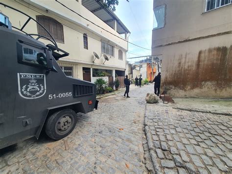 DIRETO DO MIOLO On Twitter AGORA Blindado E Policiais Circulando No