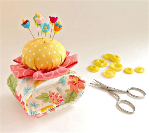 Flower Power Wrist Pincushion Craftsy Pin Cushions Patterns Sewing