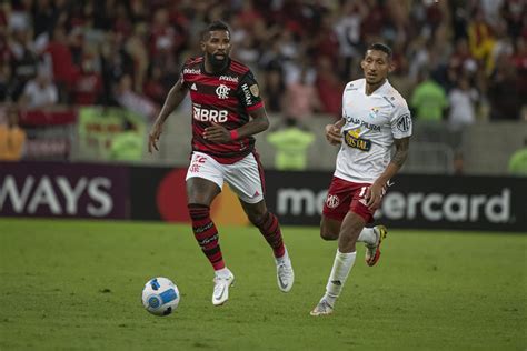 Saída De Isla Faz Diretoria Do Flamengo Repensar Em Futuro De Rodinei