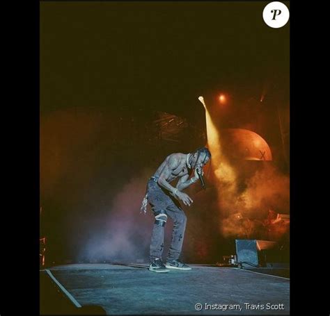 Travis Scott L Ex De Kylie Jenner Se Brise Le Genou En Plein Concert