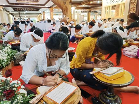 Festival Nyurat Lontar Dan Ngetik Aksara Bali Ini Ikon Baru Bulan