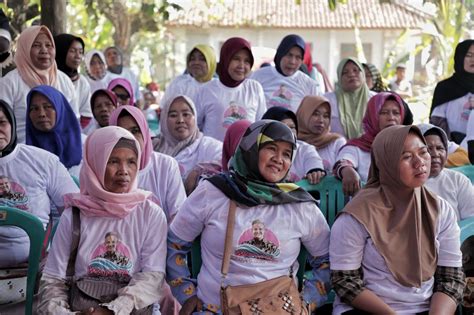 Wanita Nelayan Ganjar Gelar Pelatihan Produksi Keripik Kelapa Untuk Ibu