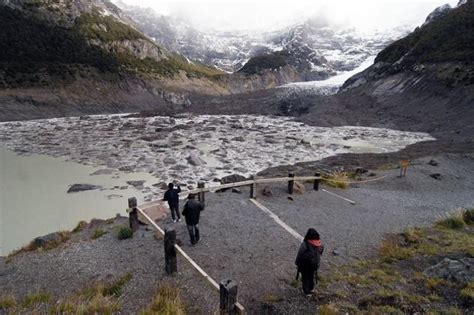 El Ventisquero Negro Es El M S Oscuro De Los Glaciares Al Pie Del Cerro