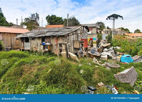 Pobreza Na Favela Brasileira Em Curitiba Foto De Stock Imagem De