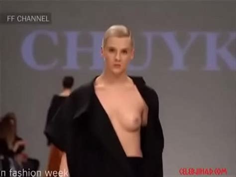 Runway Models Nude And Nip Slip Compilation XVIDEOSダウンローダー XVIDEOSの動画をブラウザ上から1クリックでダウンロード