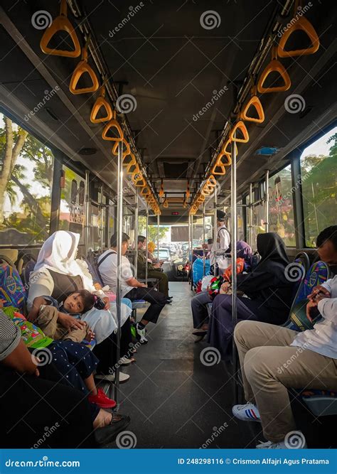 The Urban Commuters editorial photo. Image of transport - 248298116