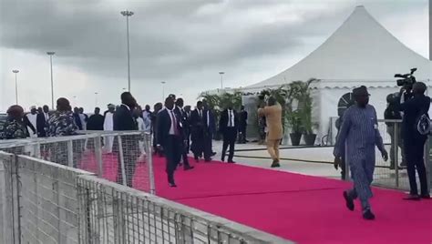 Ninalowo On Twitter President Muhammadu Buhari Arrives At Dangote Oil