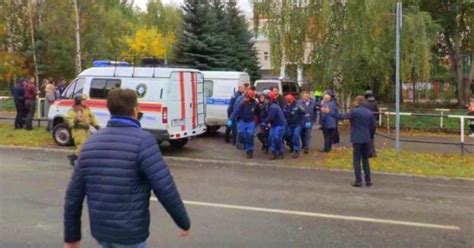 Al Menos Muertos Y Una Veintena De Heridos En Tiroteo En Escuela De