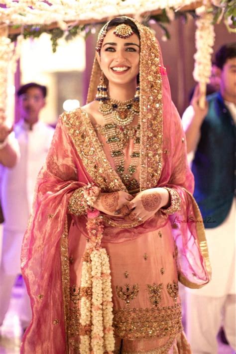 Nikkah Bride Dress Inspo In 2020 Asian Wedding Dress Pakistani