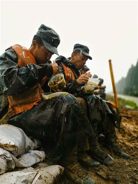 “再战无为”：第72集团军某旅抗洪官兵感受“变”与“不变”抗洪新浪军事新浪网