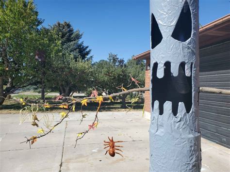 Diy Spooky Halloween Tree Lawn Decoration My Silly Squirts