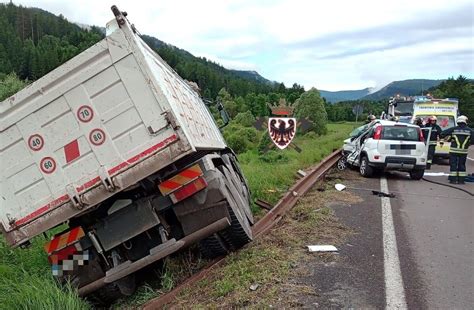 Tragico Schianto A Cavalese Tir Travolge Unauto Perde La Vita