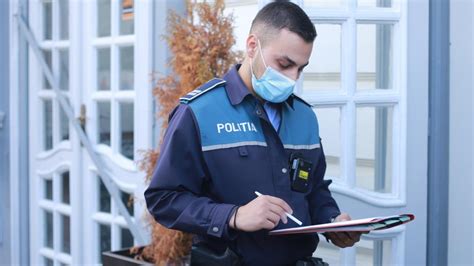 Petrecere întreruptă de poliţişti într un local din Centrul Vechi Zeci