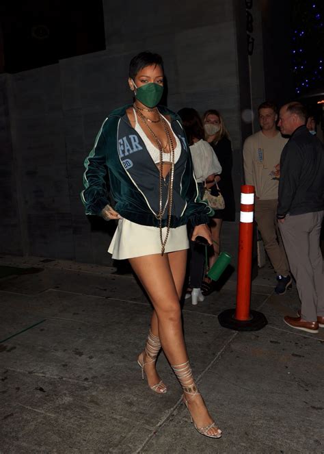 Rihanna Sexy Legs Hot Celebs Home