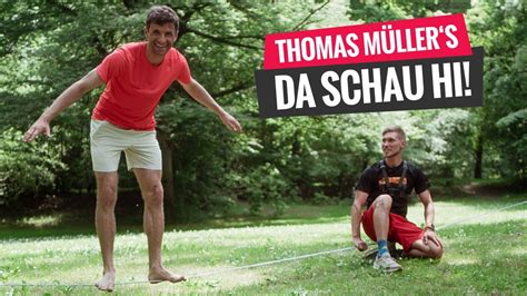 Fu Ball Nationalspieler Thomas M Ller Auf Der Slackline Mit