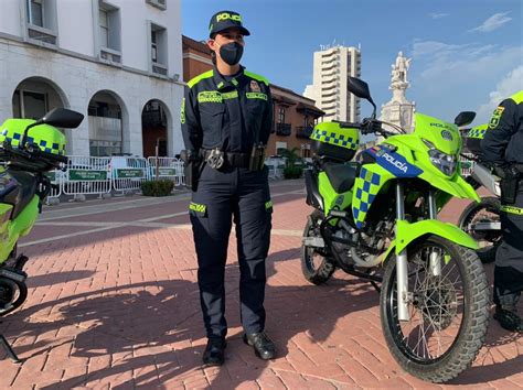 Polic A Nacional Estrena Su Nuevo Uniforme En Ciudades Colombianas