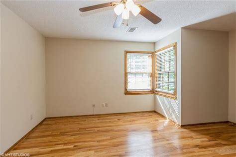 12904 Sherwood Dr Leawood Ks 66209 Mls 2404226 Redfin