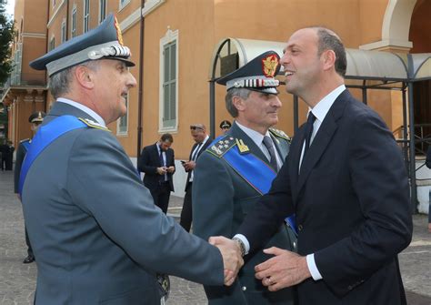 Caserma Piave Di Roma Cerimonia Avvicendamento Del Comandante