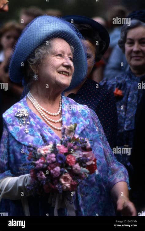 Queen Elizabeth The Queen Mother Young / NPG 4145; Queen Elizabeth, the Queen Mother - Portrait ...