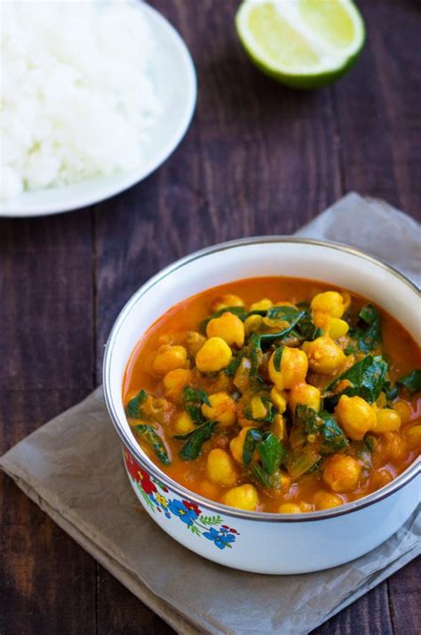 Chickpeas Spinach Curry Recipe — Eatwell101