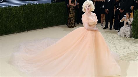 Billie Eilish Acordó Llevar A Oscar De La Renta A La Met Gala Con La