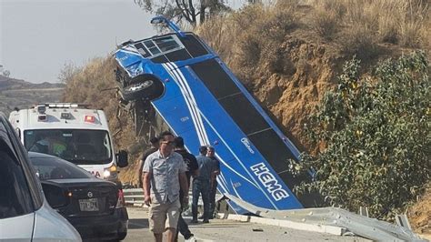 Video Autobús De Pasajeros Vuelca En La México Puebla Reportan Al Menos Cuatro Muertos Y 15