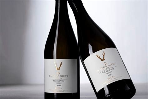 Las Bodegas Mart E Y Blanco Nieva Presentan Su Primer Gran Vino De