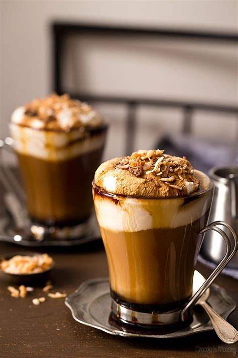 Мокко-кофе с жареным кокосом и взбитыми сливками Coffee Drinks, Iced ...