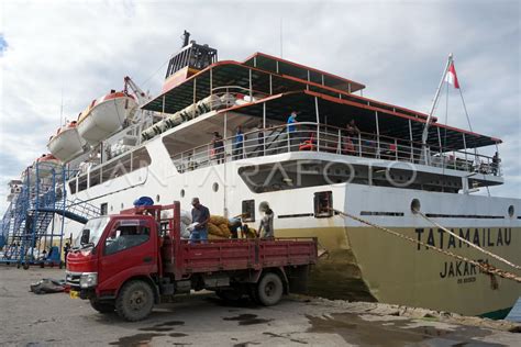 DISTRIBUSI LOGISTIK JELANG IDUL FITRI DI PAPUA BARAT ANTARA Foto