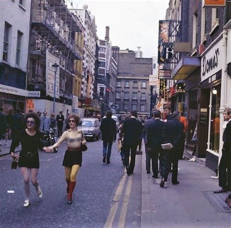 London pics: Carnaby street nel 1968 | Carnaby street, 1960s london, London aesthetic