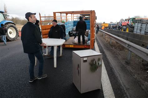 Photos La Col Re Des Agriculteurs En Images Blocage Des Autoroutes