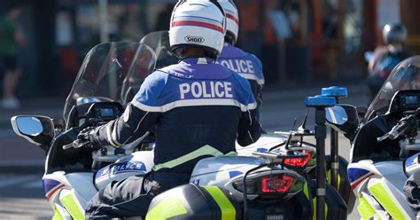 Seine Saint Denis Un Policier Hors Service Percute Un Pi Ton Une