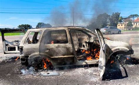 Carro De Jardineiro Pega Fogo Na Rodovia Dos Min Rios Pararam Para