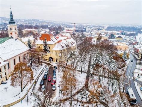 Zachwycaj Ca Wieliczka Z Lotu Ptaka W Zimowej Szacie