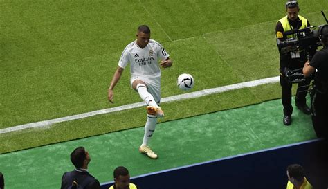 Momen Kylian Mbappe Resmi Diperkenalkan Real Madrid Foto