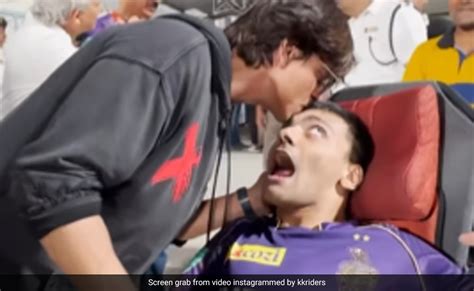 Watch Shah Rukh Khan Kisses His Specially Abled Super Fan At Kkr Match