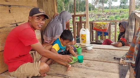 Nanam Pampung Genjer Di Parit Kebun Dan Makan Tek Wan Sama Ibu Di