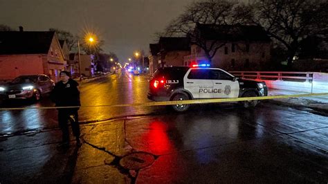 Milwaukee Police Officer Fatally Shot Man Dead After Struggle Chief