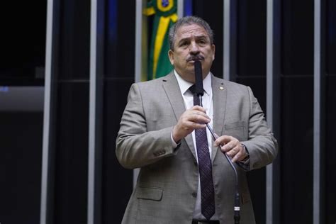 Comissão aprova projeto que exige equipamentos esportivos em núcleos