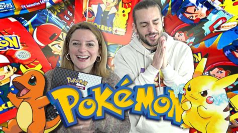 On Ouvre Des Cartes Pokemon Vieilles De Ans Pokemon Dans Les