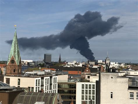 Brand In Bremen Gr Pelingen Nahe Waterfront Rauchwolke Ber Der Stadt